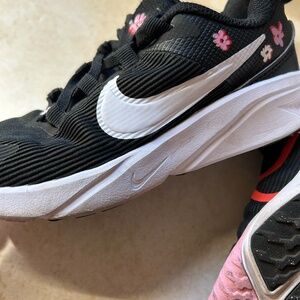 Kids NIKE sneaker size US 1Y